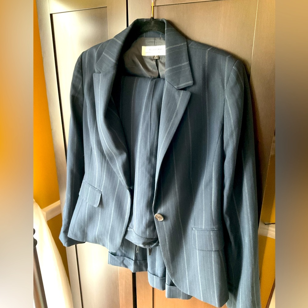 Tahari pants suit